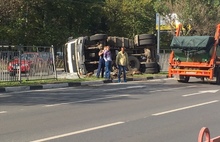 На Московском проспекте в Ярославле перевернулся грузовик