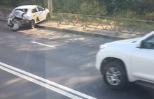«Ездят, как на тракторах по полю»: в Ярославле в аварию попали рейсовый автобус и «Яндекс такси»