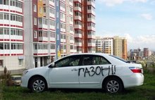 Отписки не помогли: мэрию Ярославля заставляют заняться парковкой на газонах