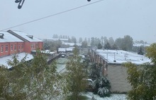 В Ярославле лепят снеговиков, а в Бурмакино первый снег уже не тает: фото и видео