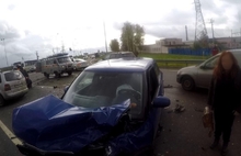В Ярославле после ДТП водителя и пассажира легковушки деблокировали спасатели