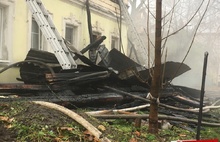 Под завалами сгоревшего дома в Ростове ищут мужчину