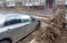 В Ярославле из-за ураганного ветра упала стена подъезда