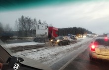 В Ярославской области начался вечер жестянщика: в ДТП есть пострадавшие