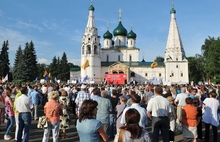 Защитить мэра Ярославля пришло несколько тысяч человек. Фоторепортаж