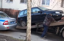 Из ярославских дворов эвакуируют автомобили: водители возмущены, пешеходы торжествуют