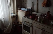 В Ярославле жильцы довели свою квартиру до состояния пещеры: фото