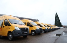 Дмитрий Миронов передал новые автобусы 25 школам Ярославской области 