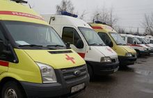 Ярославский губернатор передал в районы новые машины скорой помощи, мобильные ФАПы и флюорографы