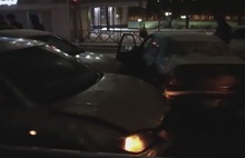 В Ярославле пьяный водитель разнес четыре машины и сбежал с места ДТП: видео