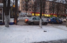 В Ярославле автобус врезался в столб