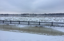 В Ярославле затопило Волжскую Набережную: видео