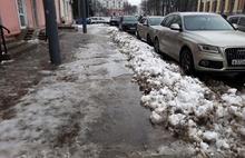 Тротуары в центре Ярославля утонули в снежной жиже