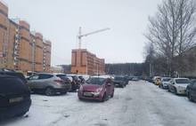 Ярославцы требуют организовать парковку около областной больницы