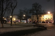 В центре Ярославля горит здание военного комиссариата: фото