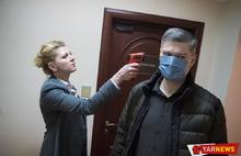 Депутатам Ярославской облдумы перед заседанием измеряли температуру – фото