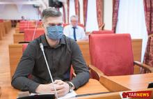 Депутатам Ярославской облдумы перед заседанием измеряли температуру – фото