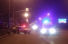 В Ярославле ночью перевернулся автомобиль такси