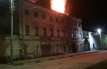 В центре Ростова Великого сгорел бывший театр: видео