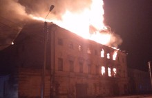 В центре Ростова Великого сгорел бывший театр: видео
