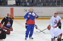 Хоккейный клуб Ярославля «Локомотив» провел открытую тренировку. С фото и видео