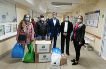 Сотрудники Сбербанка в Ярославской области на личные средства закупили респираторы и защитные костюмы для медиков