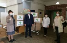Сотрудники Сбербанка в Ярославской области на личные средства закупили респираторы и защитные костюмы для медиков
