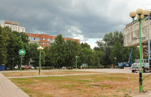 На площади Юности в Ярославле газоны превратились в выжженное поле