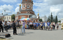 В Ярославле прошла презентация цветочных композиций «Ярославль многоликий», расположенных возле часовни Александра Невского. Фоторепортаж