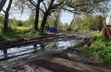 В Переславле почти три месяца не могут убрать грязь с дороги