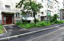 «Выкидывали остатки асфальта»: в мэрии Ярославля оправдали ремонт двора в ливень