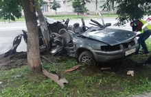 Чтобы извлечь людей, срезали крышу авто: страшное ДТП в центре Ярославля