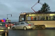 В Ярославле трамвай столкнулся с «Тойотой»