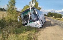 В Ярославской области автобус с пассажирами вылетел в кювет
