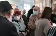 «Стоим с 7 утра»: в ярославской поликлинике №2 люди не могут получить явки на прием к врачам