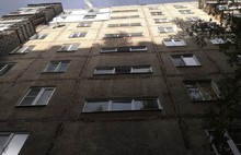 «Как в Европе»: в подъездах брагинской многоэтажки сделали стеклянные двери
