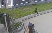 Жители дома в Ярославле объявили охоту на вандала