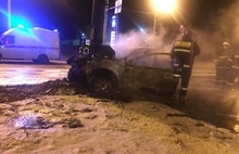 Врезался в столб и загорелся: на въезде в Ярославль произошло ДТП