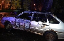 В Ярославле ночью сожгли два автомобиля