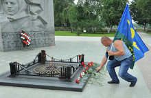 Десантники Ярославля отмечали праздник вместе с невестами, женами и друзьями по оружию. Фоторепортаж