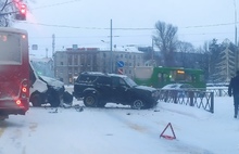 В Ярославле в ДТП маршрутки и внедорожника пострадали три человека