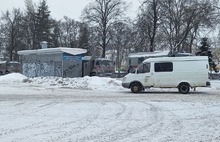 На место сбора митингующих в Ярославле приехала снегоуборочная техника