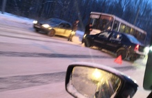 «В городе десятки аварий»: фото и видео с мест ДТП в Ярославле
