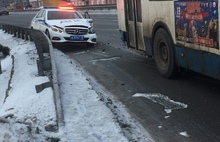 В Ярославле столкнулись троллейбус и автомобиль ГИБДД