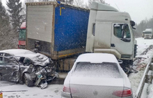 В Ярославской области в ДТП с участием семи автомобилей погиб один человек
