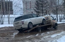В Ярославле автомобили продолжают тонуть в лужах