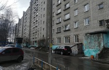 В Ярославле отремонтировали провалившуюся лестницу в жилом доме