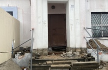 «Будем погребены заживо»: жители дома в Ярославле боятся его обрушения