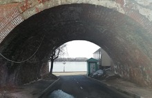 В Ярославле мост через Медведицкий овраг покрылся черной плесенью
