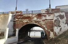 В Ярославле мост через Медведицкий овраг покрылся черной плесенью